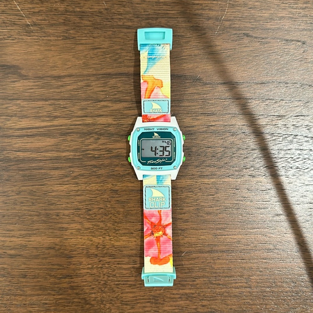 *NEVER WORN* Shark Clip Freestyle Watch in Hawaii Flower Colors